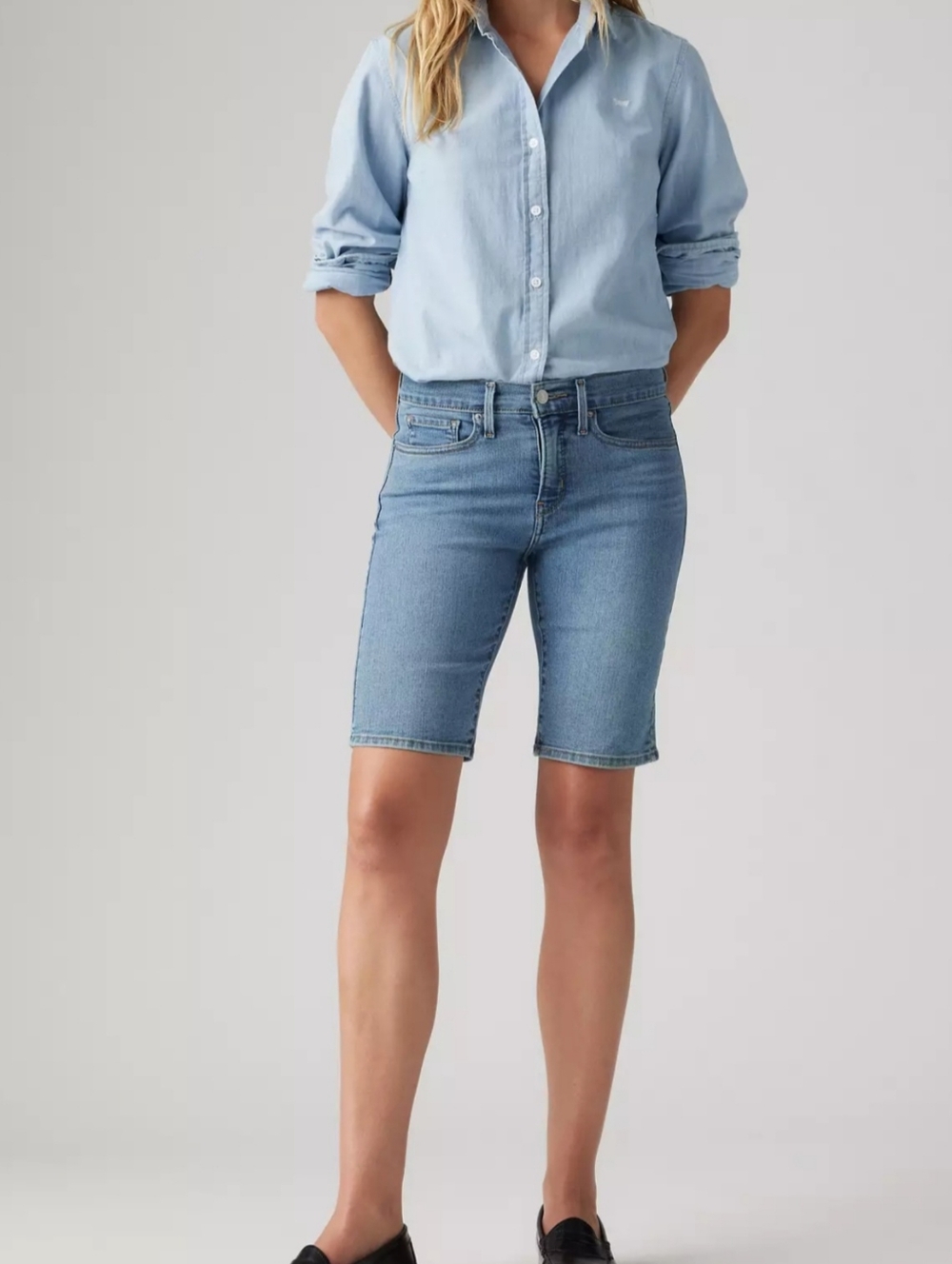 * Levi's Women's Shaping Bermuda Jeans Denim Shorts Medium Wash Size 28